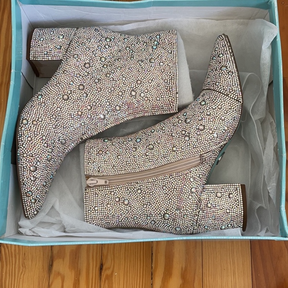 Betsey Johnson Kyla Bootie blue bottoms